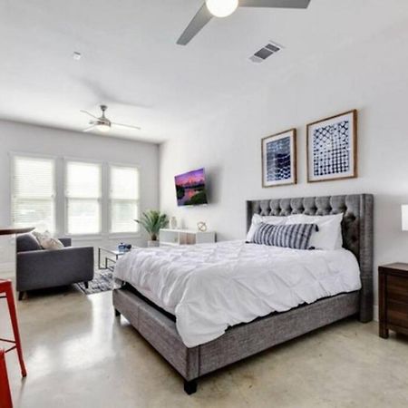 Vibrant Downtown Studio Wifi Pool Gym サンアントニオ エクステリア 写真