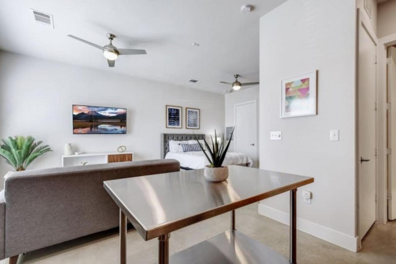 Vibrant Downtown Studio Wifi Pool Gym サンアントニオ エクステリア 写真