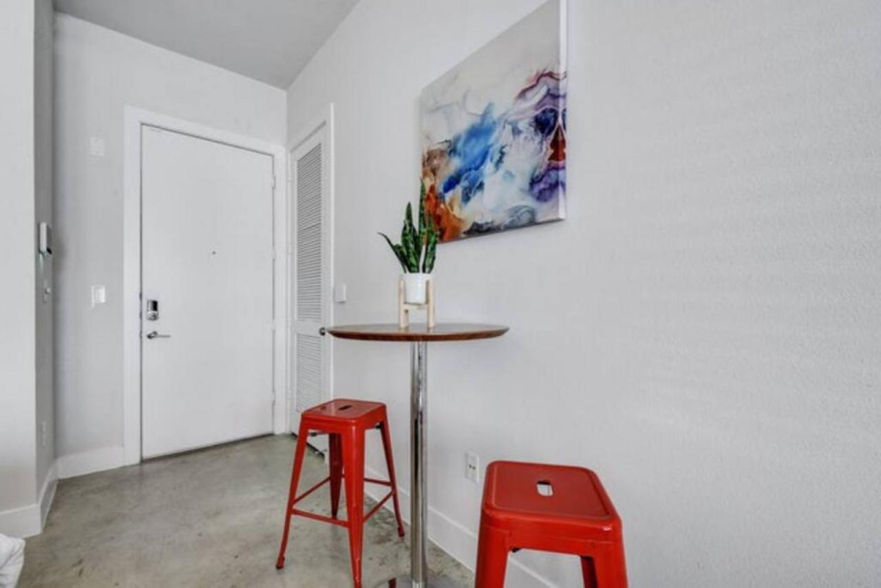 Vibrant Downtown Studio Wifi Pool Gym サンアントニオ エクステリア 写真