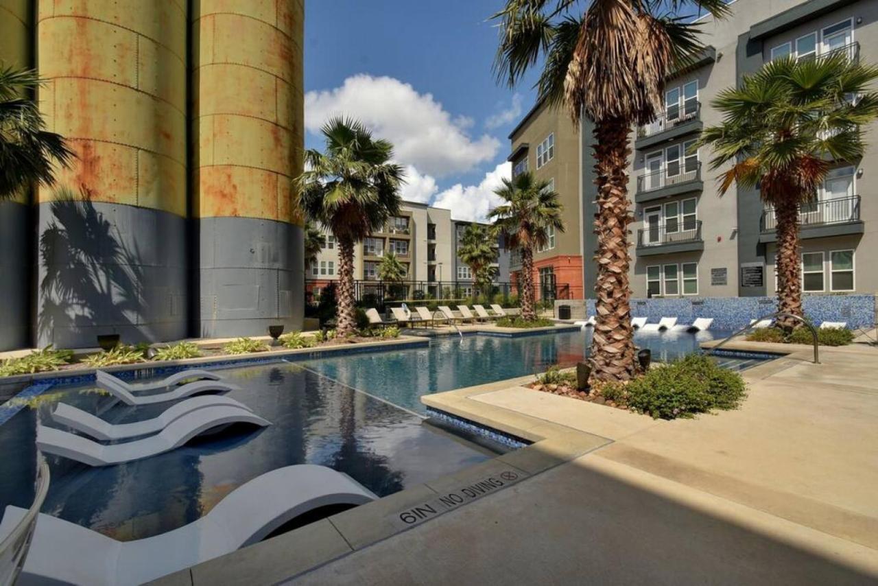 Vibrant Downtown Studio Wifi Pool Gym サンアントニオ エクステリア 写真